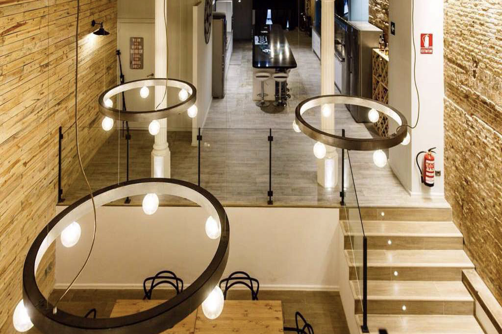 Discover paella experiences in Barcelona for corporate team building, a unique and interactive way to strengthen team bonds while enjoying authentic Spanish cuisine together.