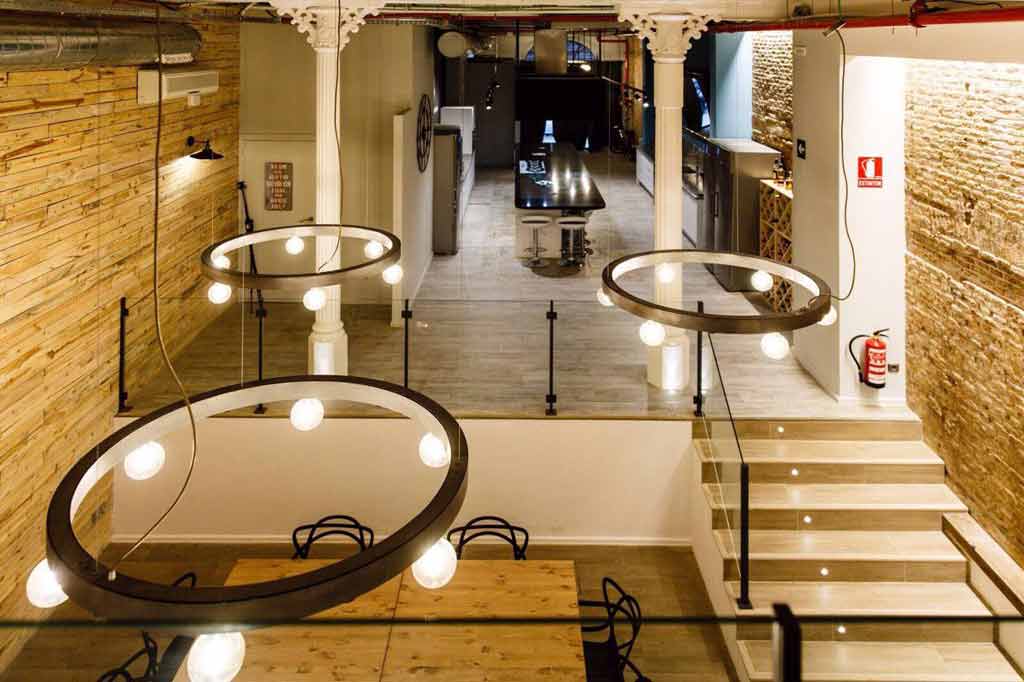 Discover culinary team building proposals in Barcelona with activities designed for groups and company teams, ideal to enhance communication and live a different experience together.