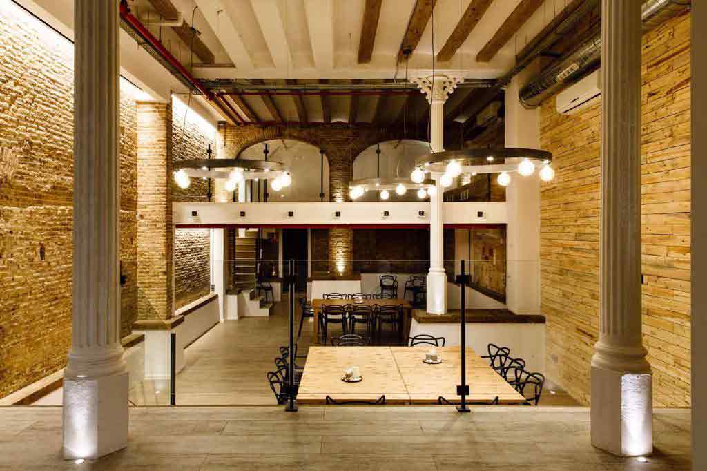 Join a cooking team building in Barcelona with paella workshops for company teams, an interactive experience that strengthens teamwork while discovering traditional Spanish flavors.