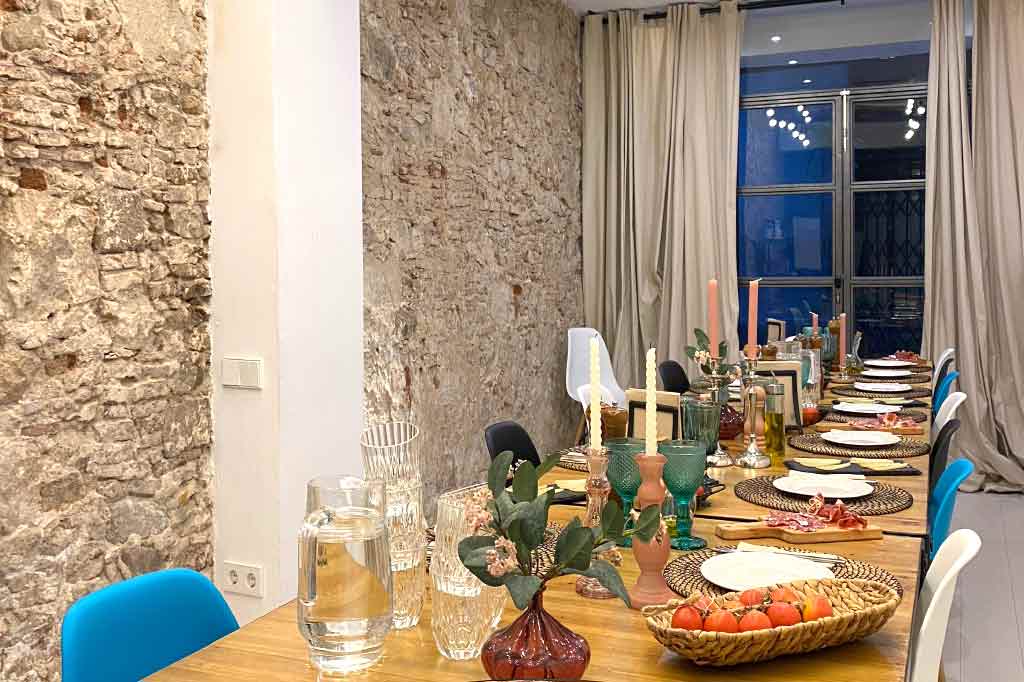 Discover culinary team building in Barcelona with activities for groups and company teams, a fun and engaging way to boost collaboration through shared cooking experiences.
